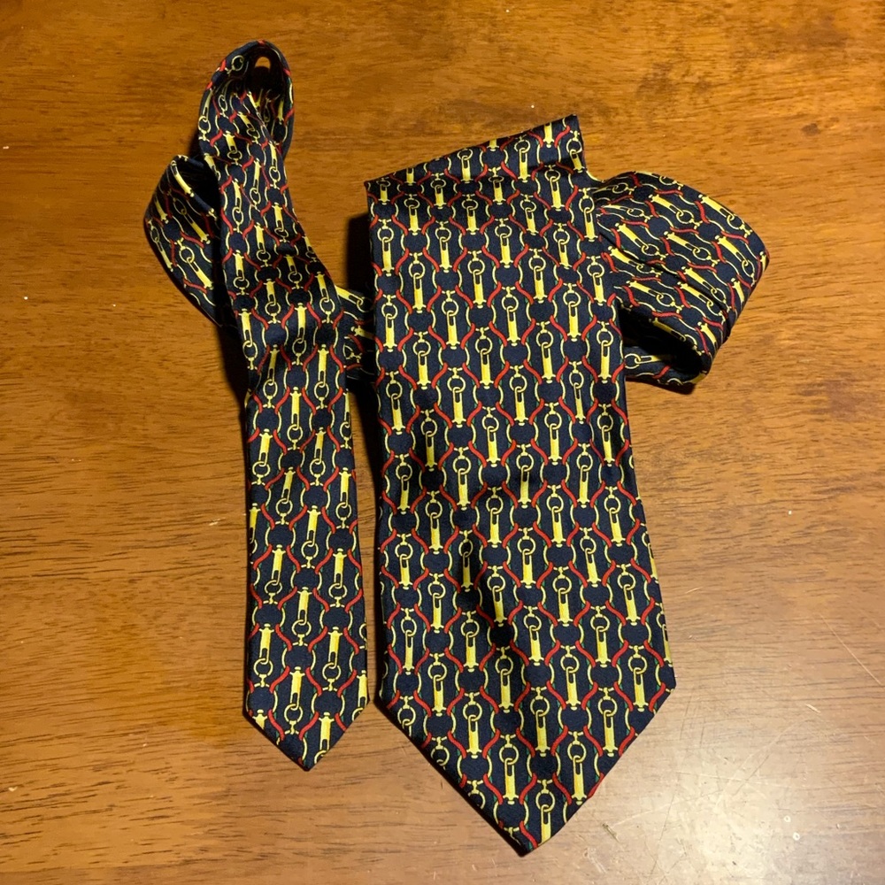Cuffs Navy Blue Gold Motif 100% Silk Made in Italy Neck Tie